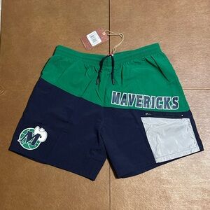 NWT - Mitchell & Ness Dallas Mavericks Green & Navy Nylon Utility Shorts, Size L